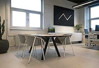 Vergaderruimte inrichting met Arki vergadertafel en design stoelen