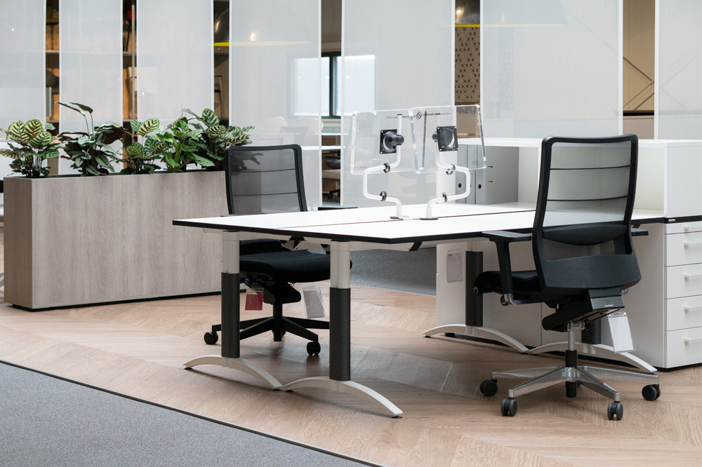 Airdpad bureaustoel + Palmega bureaus Airdpad bureaustoel + Palmega bureaus