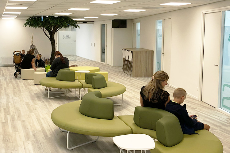 Gerealiseerd project met wachtkamermeubilair Gerealiseerd project met wachtkamermeubilair