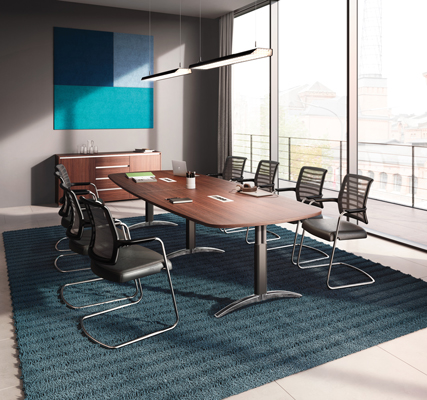Tonvormige conferentietafel met ALU gegoten poot, ergonomische conferentiestoelen en akoestische wandpanelen Tonvormige conferentietafel met ALU gegoten poot, ergonomische conferentiestoelen en akoestische wandpanelen