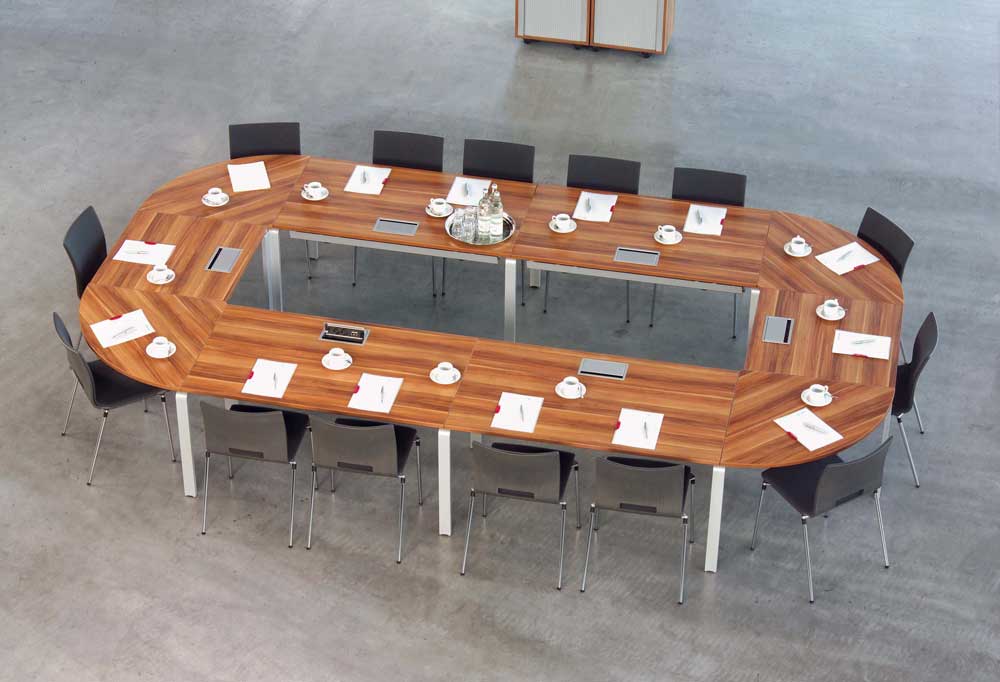 O-vormige vergadertafel met 14 zitplaatsen O-vormige vergadertafel met 14 zitplaatsen