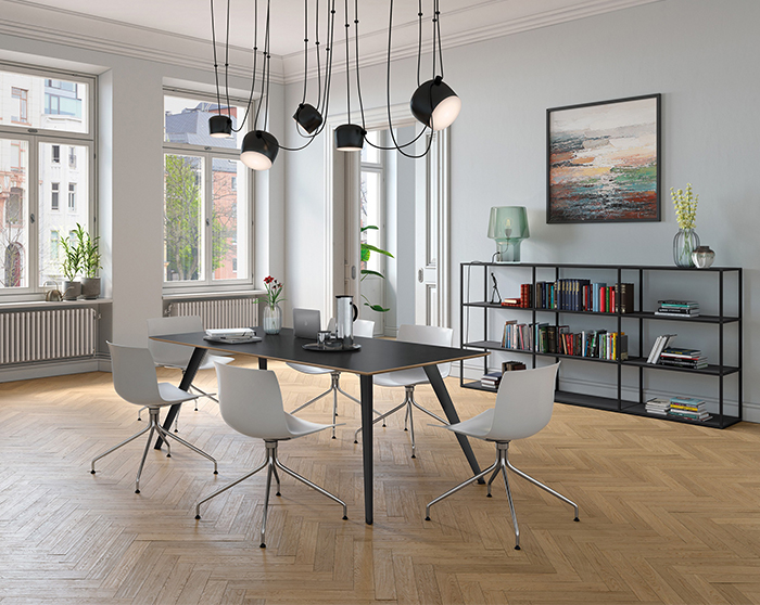 Vergaderruimte inrichting met design vergadertafel Vergaderruimte inrichting met design vergadertafel