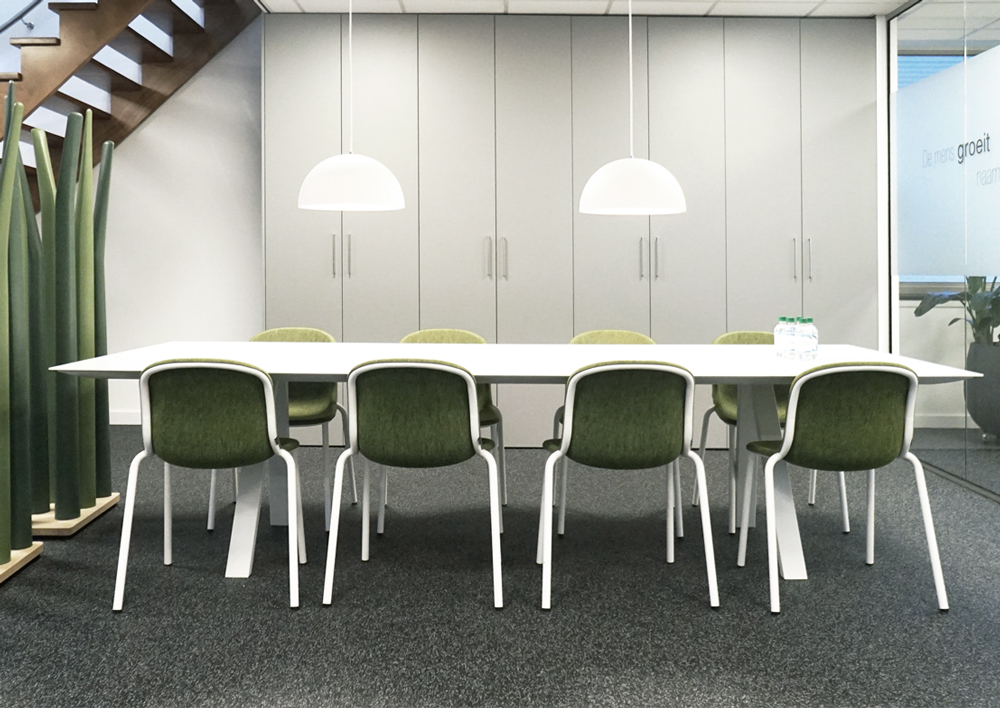 Gerealiseerd project: Design vergadertafel met De Vorm stoelen