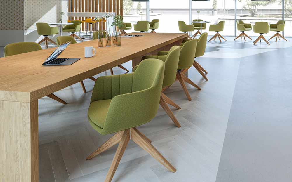 Design fauteuils in een wachtruimte Design fauteuils in een wachtruimte