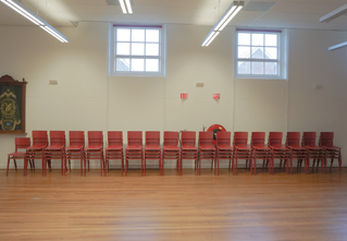 Schoolinrichting met stapelbare zaalstoelen