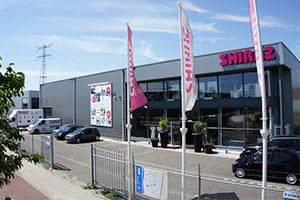 1000m2 showroom langs de A16 1000m2 showroom langs de A16