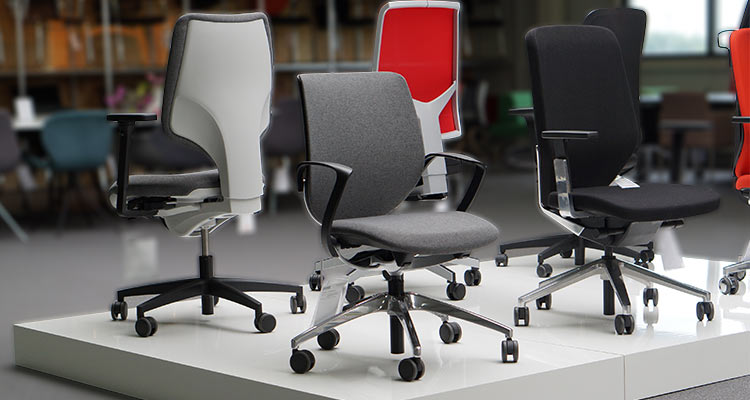 Giroflex bureaustoelen in de showroom Giroflex bureaustoelen in de showroom